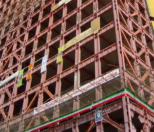 鋼構高層的框架-支撐芯筒加剛臂體系