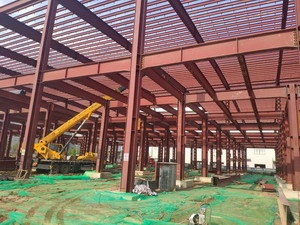 隆基樂葉鋼構廠房構件安裝