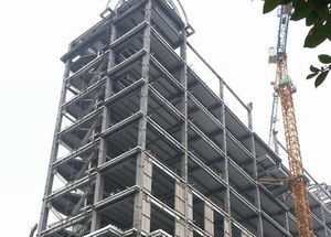 鋼構(gòu)高層的豎向布置原則