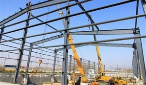 保證鋼構廠房雨季施工質量