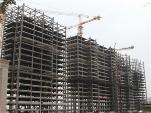 鋼構高層的抗風柱布置要求